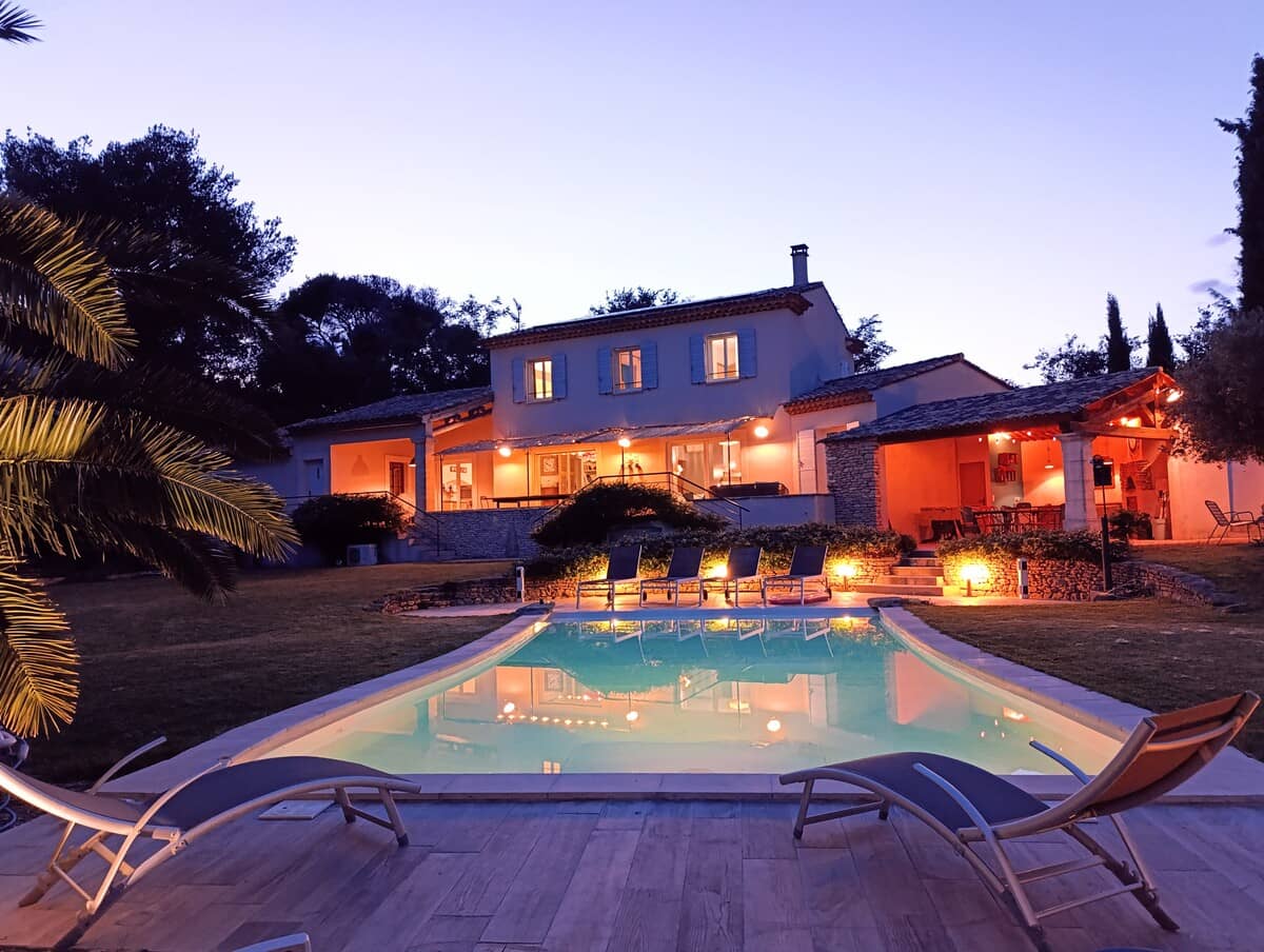 Vue extérieure de la villa Le Mas du Luberon Rouge